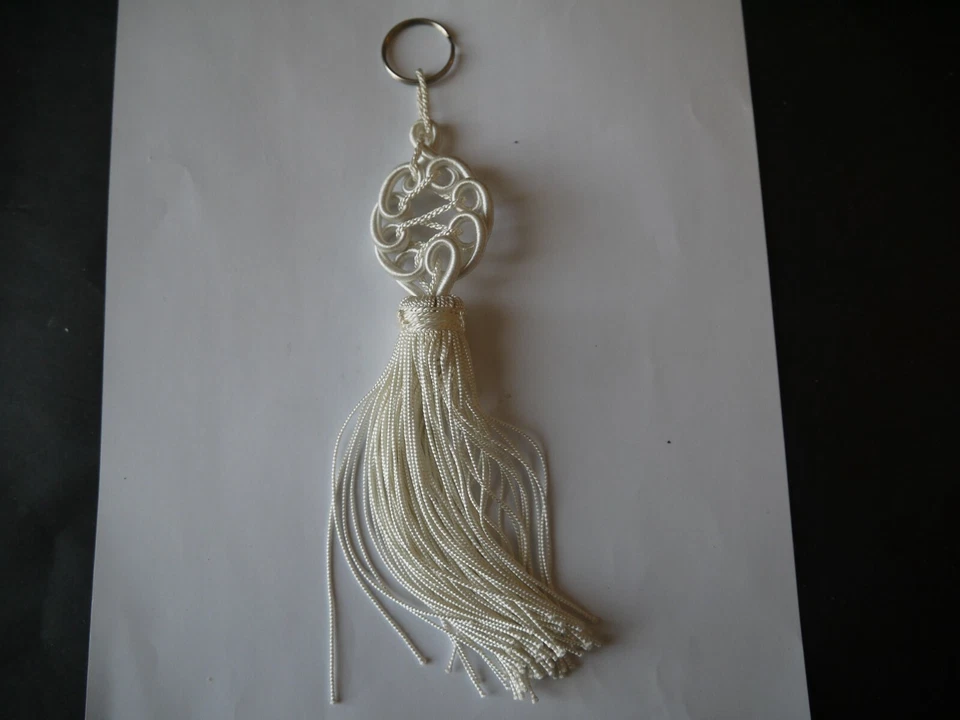 PORTE CLÉ PASSEMENTERIE MAROCAINE  AVEC BRODERIE EN SOIE BLANCHE - Photo 1/1