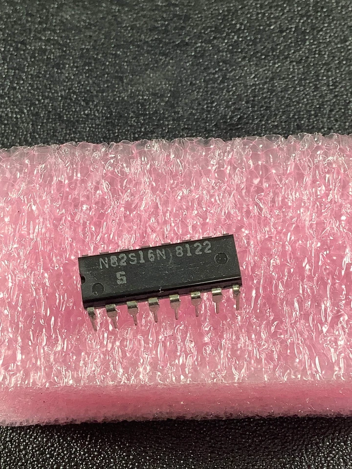 N82S16N - SIGNETICS - 256-bit TTL bipolar PROM 32 x 8 - Image 1 of 1