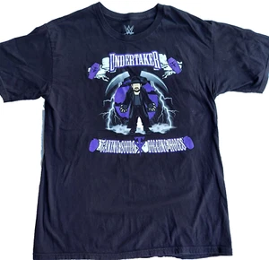 Camiseta WWE Undertaker Adulto L Nerds Wrestlemania "Taking Souls Digging Holes" - Imagen 1 de 5