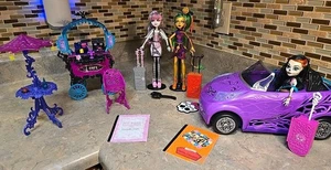 Monster High Scaris City RARE Cafe, Car & Dolls~ Jinafire, Rochelle, & Skelita  - Picture 1 of 17