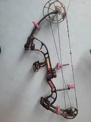 PSE PREMONTION STELLETO RH 50LBS PURPLE - Image 1 of 3
