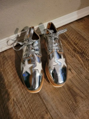 Zapatillas de plataforma plateadas Qupid para mujer con estrellas blancas talla 8 Foto 1 de 4