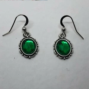 PEQUEÑOS PENDIENTES DE GOTA DE CRISTAL VERDE ESTILO VICTORIANO PL PLATA gancho PARTIDO REAL NL - Imagen 1 de 8