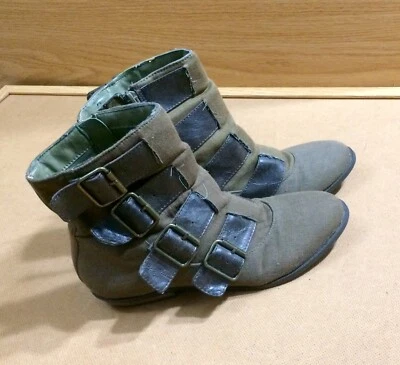 Botines para mujer Madden Girl verdes con correas y hebillas Foto 1 de 4