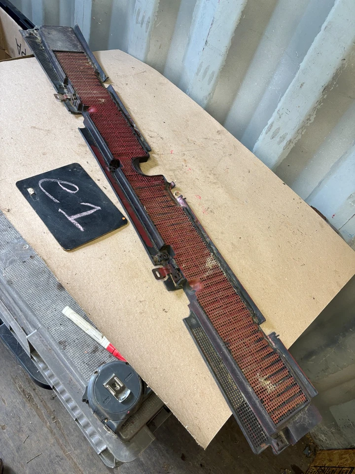 1981 82 83 1984 1987 C10 K10 K5 Chevrolet GMC capó capó limpiaparabrisas parrilla 14022773 OE Foto 1 de 4