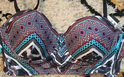 Top de bikini Kenneth Cole New York talla M forrado, alambre Foto 1 de 4