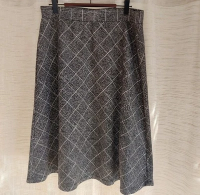 Cotton Traders Women's Mid-Length Grey Skirt Size 14 - Image 1 of 4