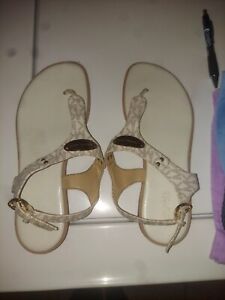 Michael Kors Womens Plat Thong T-Strap Saffiano Leather Sandal Vanilla Sz8.5