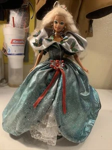 1995 Happy Holidays Barbie Special Edition  - Picture 1 of 3