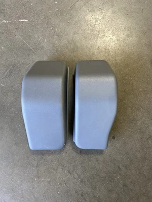 Ford Transit-350 LH 2015-2019 tapa pilar inferior derecha OEM CK41-B290A25 GRIS Foto 1 de 3