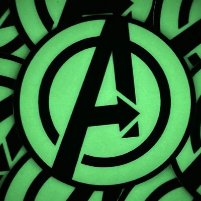 Pegatina de los Vengadores que brilla en la oscuridad Foto 1 de 4