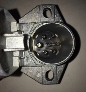 World American WA15-720 Connector socket 7 pin TRUCK, BUS, TRAILER - FAST SHIP - Foto 1 di 4