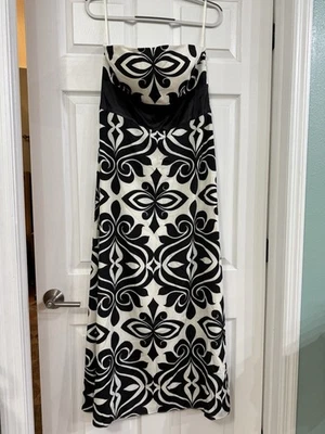 Vestido maxi White House Black Market tamanho 14, preto estampa floral - Imagem 1 de 4