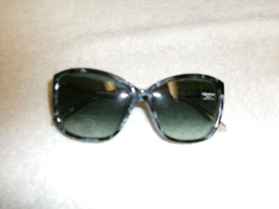 Vera Wang Sunglasses GINEVRA GR 54[]13-135 With Crystals - Image 1 of 4