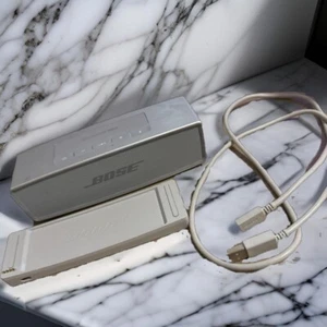 BOSE SoundLink Mini II Tragbarer Lautsprecher Bluetooth Silber mit Ladeschale - Bild 1 von 1