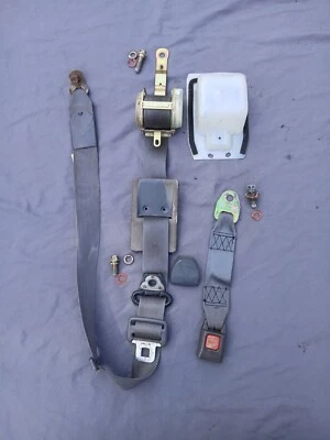 1984-1989 Toyota Pickup 4Runner Passenger Seatbelt Seat Belt Buckle SET Gray OEM - Image 1 of 4