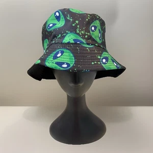 Green Alien Face Print Bucket Hat UFO Space Theme Black Brim Cap Juniors Unisex - Picture 1 of 7