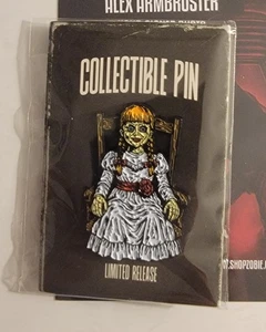 PIN COLECCIONABLE ZOBIE FRIGHT BOX ANNABELLE SN# 300/300 - Imagen 1 de 2