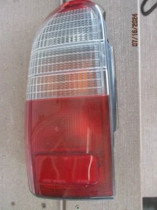 Faro trasero izquierdo Toyota 4 Runner 1996-2000 OEM, 166-60270 usado - Imagen 1 de 5