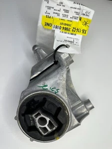 Genuine GM Front Transmission Mount 20840181 ~ NEW - Foto 1 di 2