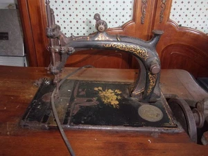 sortie de grenier Ancienne Machine A Coudre Hurtu Vintage pedale no singer pfaff - Foto 1 di 6