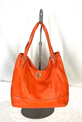 Оранжевая эластичная громоздкая кожаная наплечная сумка Tory Burch - Изображение 1 из 4