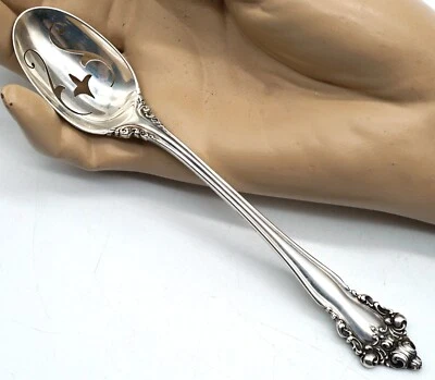 Colher de chá perfurada de prata esterlina padrão La Splendide 1902 por Reed & Barton - Imagem 1 de 4