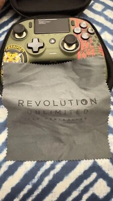 NACON REVOLUTION PRO Controller Set di 2 per PlayStation 4 - Nero - Immagine 1 di 4