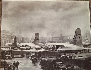 Impresión fotográfica BERLIN AIRLIFT McDonnell Douglas DC-6 8 X 10 pulgadas - Imagen 1 de 1