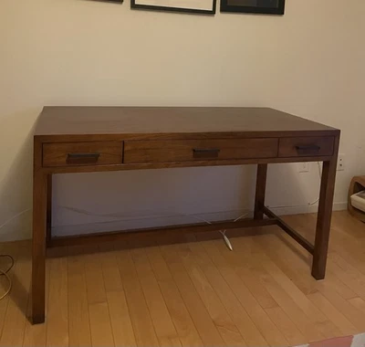 Escritorio de madera maciza de cerezo con compartimento oculto para teclado y cajón escritorio de oficina Foto 1 de 4