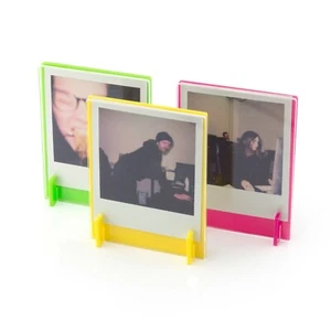 Polaroid 600 Marco de Foto Soporte Corte Láser Acrílico Fotografía Retro Regalo - Imagen 1 de 12