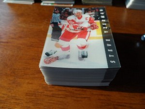 1997-98 PINNACLE HOCKEY LITTLE CAESARS (44) #19 STEVE YZERMAN 3-D NM-MT L-33-1