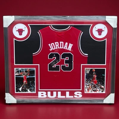 Camiseta con marco firmada por Michael Jordan autógrafo de los Chicago Bulls #23 GOAT 34x42 con certificado de autenticidad Foto 1 de 4