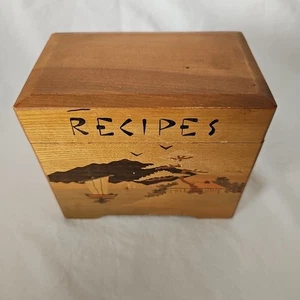 Caja de recetas de madera vintage Nevco Japón con tarjetas divisorias utiliza tarjetas de hasta 3x5 pulgadas - Imagen 1 de 13