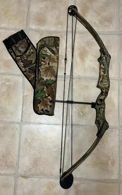 Bear Super Uni One Cam 55-70# 30” Compound Bow Advantage Camo Quiver Lot RH - Image 1 of 3