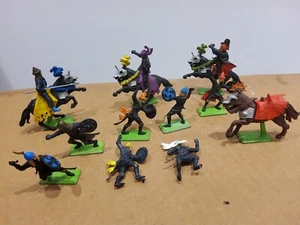 1971 Vintage Britains Deetail Knights Sarcens Medievale Montato Fanteria Figure - Foto 1 di 10