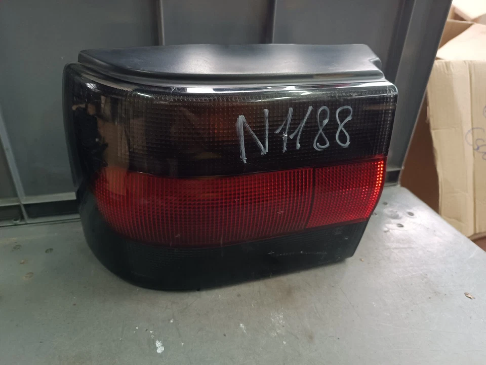 Original Renault 19 II Luz Trasera Izquierda 7700815979 HELLA 2VP006736-01 HELLA - Imagen 1 de 4