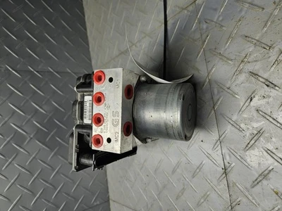 2015-2017 Infinity QX70 3.7L AWD AntiLock Brake Part Assembly WO Adaptive Cruise - Image 1 of 4