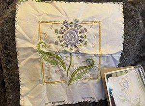 Vintage Finished Crewel Flowers in Grey Gray Dimensions - Picture 1 of 4