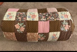 VTG Handmade Quilt 85"x90" Patchwork Knotted Flowers Brown Shabby Chic RARE! - Imagen 1 de 18