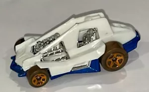 Hot Wheels 2011 Dirty Outlaw auto pressofusa bianca - Foto 1 di 13