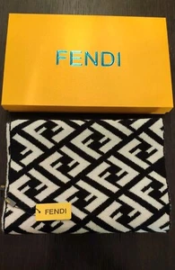 Sciarpa FENDI Original. Misto Lana/Seta. Biaco/Nero *FINE SALDI 2025 -60% - Foto 1 di 15