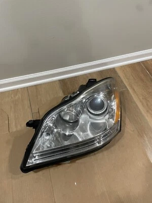 2010-2012 MERCEDES BENZ GL OEM CONJUNTO DE FAROL DE XENÔNIO ESCONDIDO LADO ESQUERDO USADO!! - Imagem 1 de 4