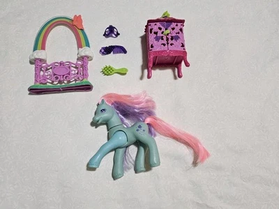 Cofre cerca arco iris de colección 1997 Hasbro & My Little Pony G2 Magic Motion Friends Ivy Foto 1 de 4