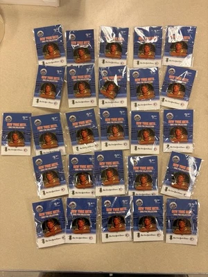 New York Mets Lot Of 25 - #20 Victor Diaz Collector Pins From 2005 - Sealed - Image 1 of 3