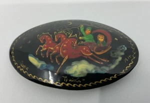 Vintage Russian Hand Painted Lacquer Wooden Brooch Pin Signed Troika 2.25” - Picture 1 of 12