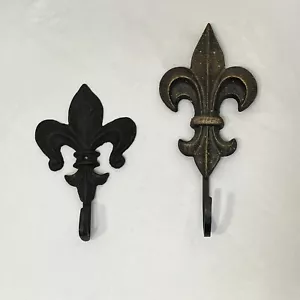 2 ganci da parete Fleur De Lis in ghisa metallo finitura nera invecchiata appendiabiti - Foto 1 di 6