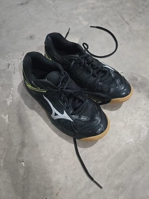 Zapatos de voleibol jóvenes Mizuno Wave Lightning Z3 negros/amarillos talla 2,5 Foto 1 de 4