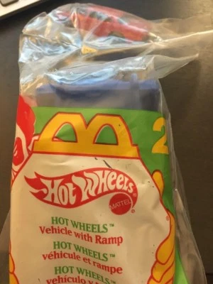 1995 McDonald's Happy Meal - Hot Wheels - красный автомобиль с синим пандусом Mattel - #2  - Изображение 1 из 4