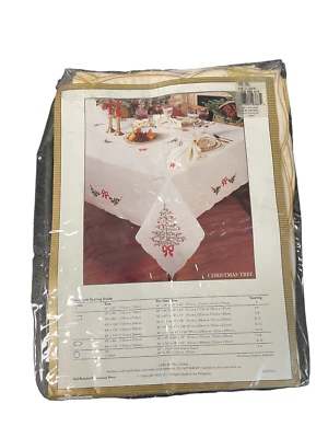 Mantel oblongo bordado árbol de Navidad vintage WC Designs 1992 Foto 1 de 2
